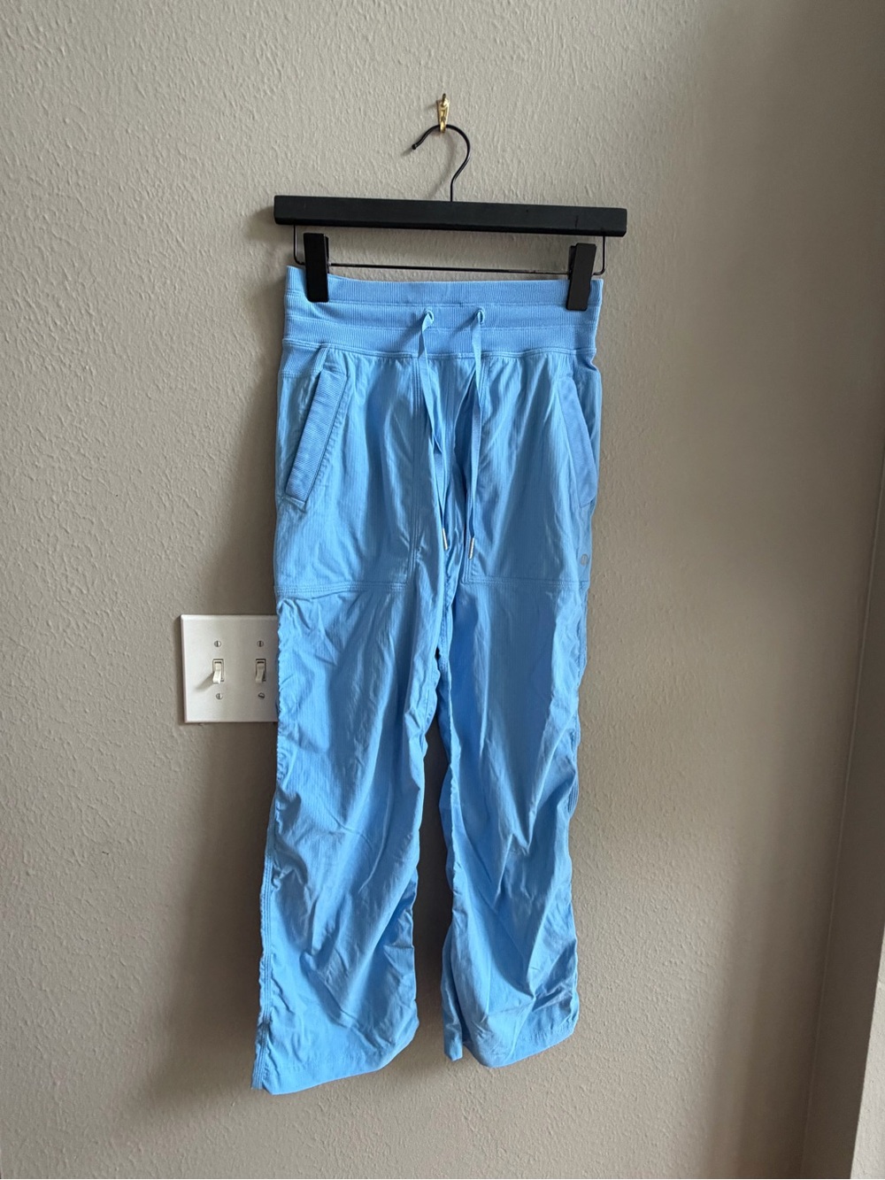 NWT Lululemon blue cropped dance studio mid- rise pant. Size: 2 inseam: 26”